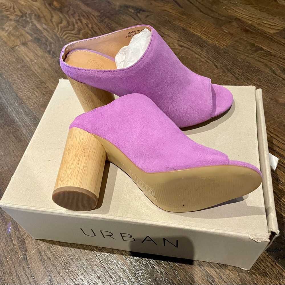 Sz 6 Brand new Urban Outfitters poppy suede wood heel mule in lilac